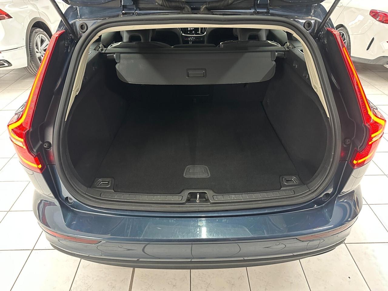 Volvo V60 2.0 d3 Momentum Business auto my21