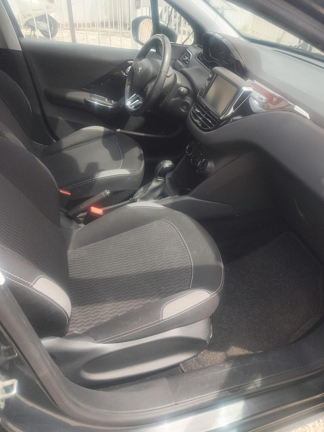 Peugeot 208 PureTech 82 5p. GPL Active