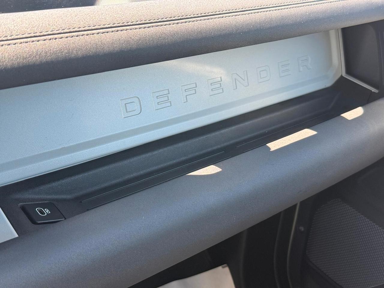 Defender 110 5P 3.0d 250 CV X-Dynamic S Pancea Green Bi-color