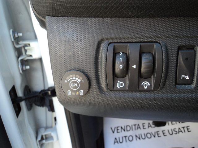 RENAULT Clio 1.2 75CV GPL 5 porte Costume National