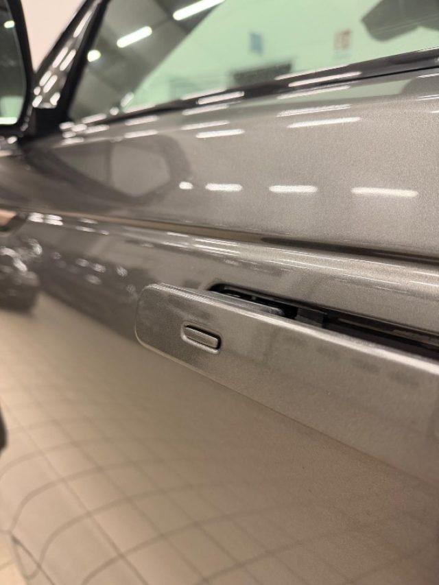 LAND ROVER Range Rover Velar 2.0D I4 240 CV R-Dynamic SE