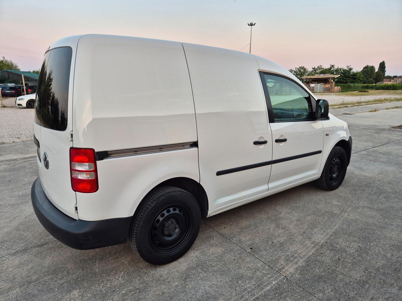 Volkswagen Caddy 1.6 TDI 102 CV neopatentati