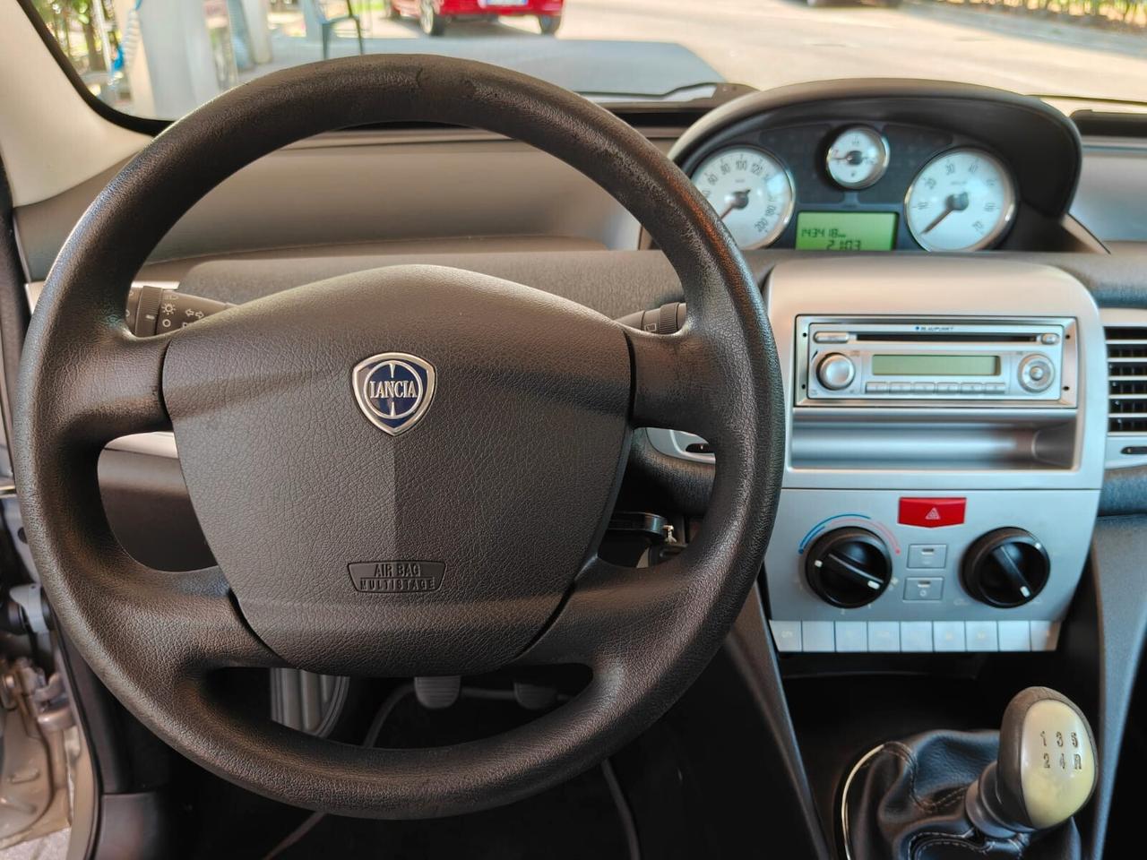 Lancia Ypsilon