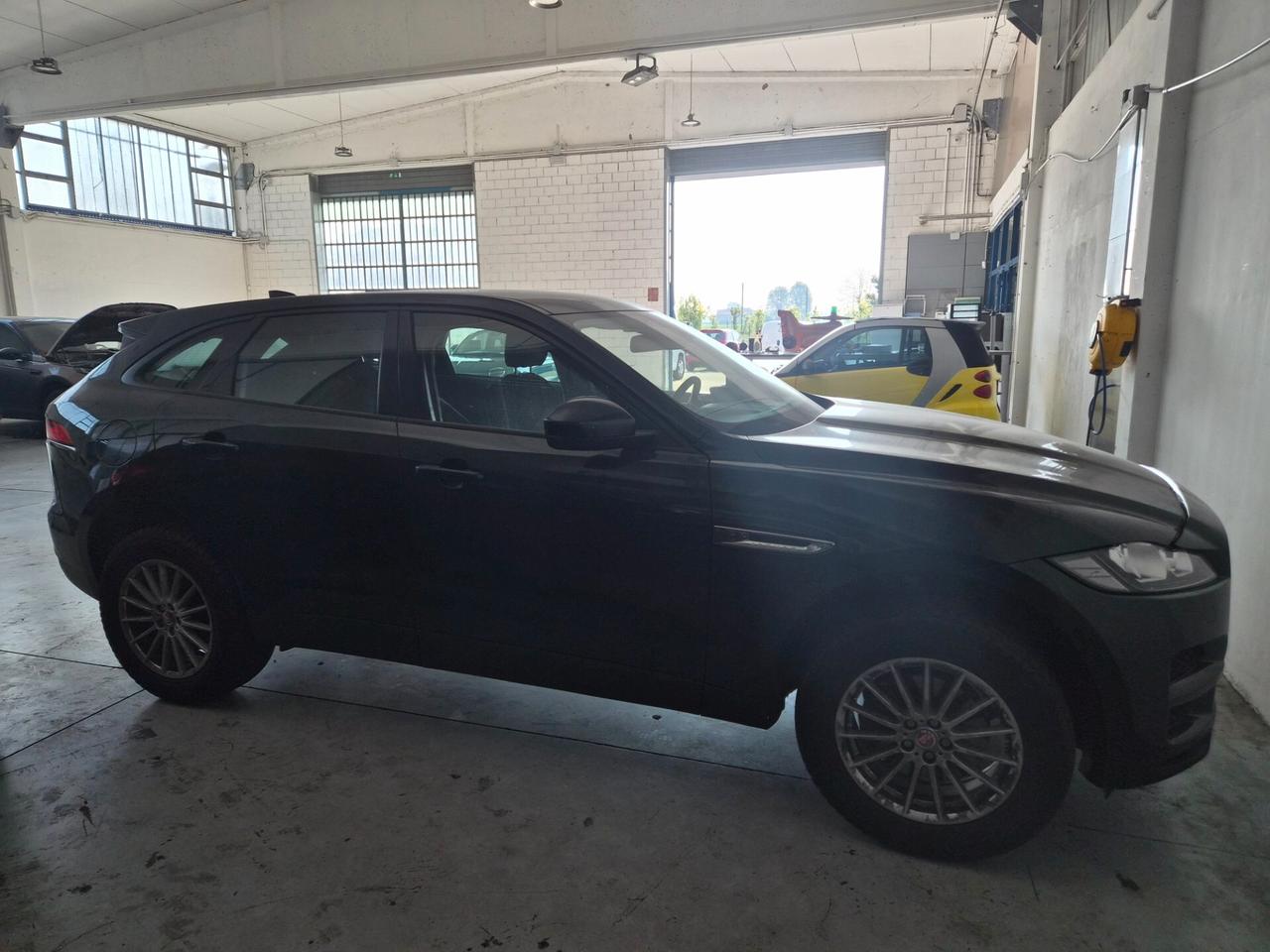 Jaguar F-Pace 2.0 D 180 CV AWD Pure Senza Motore