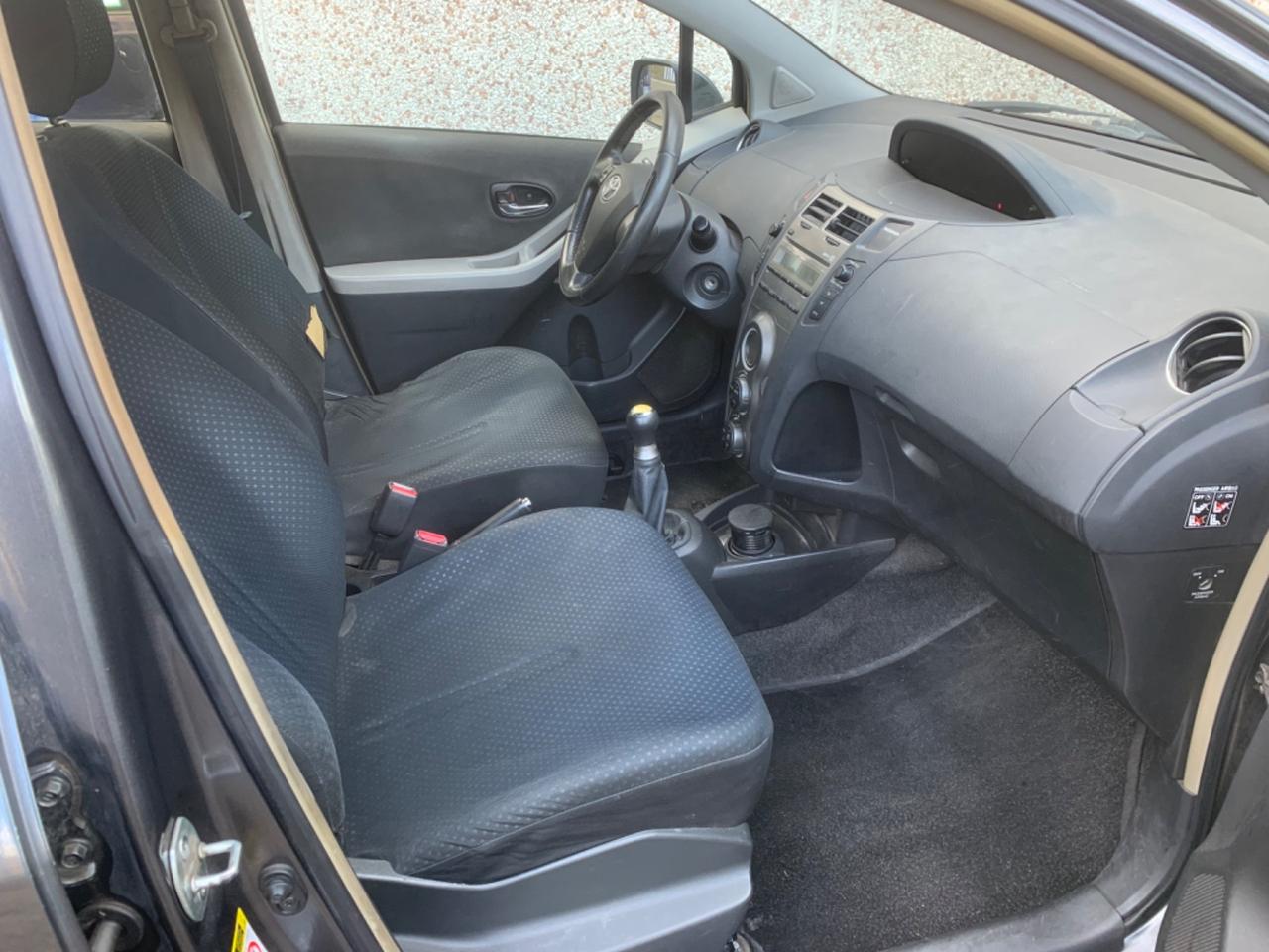 Toyota Yaris 1.0 5 porte