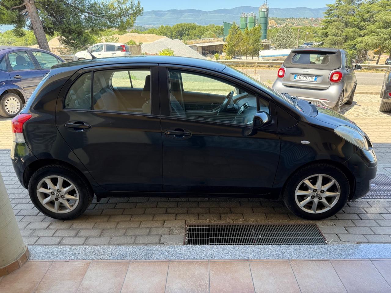 Toyota Yaris 5 porte benzina