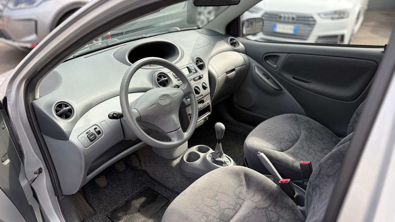 Toyota Yaris 1.0i 16V cat 3 porte sol con soli 26.000 mila kilometri