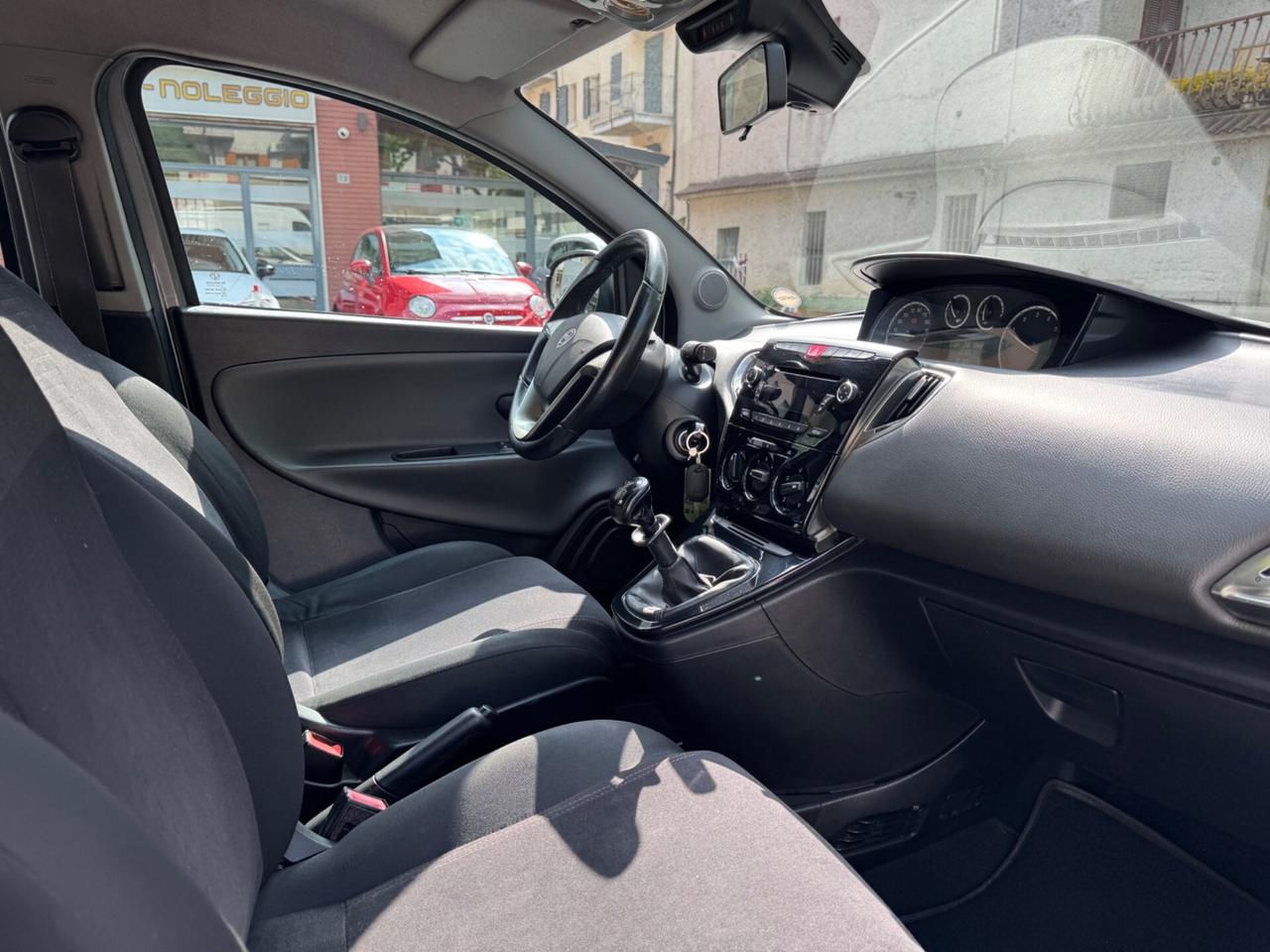 Lancia Ypsilon 1.2 69 CV 5 porte S&S Platinum