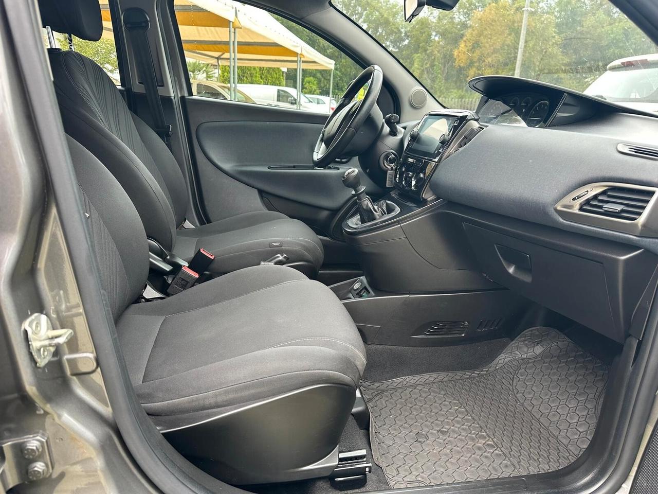 Lancia Ypsilon 1.0 FireFly 5 porte S&S Hybrid Ecochic Gold