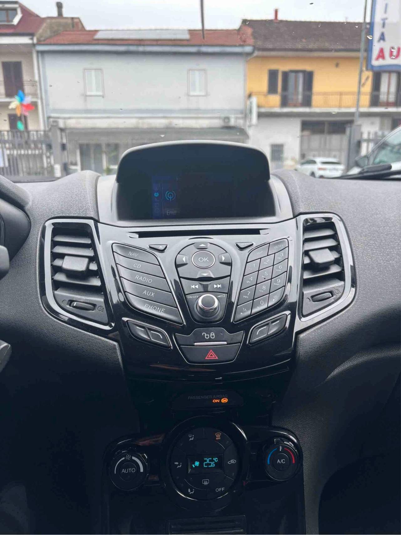 Ford Fiesta 1.5 TDCi 75CV 3 porte Black & White Edition