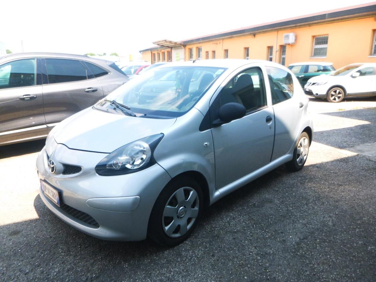 Toyota Aygo X 1.0 VVT-i 72 CV 5 porte Active neopatentati