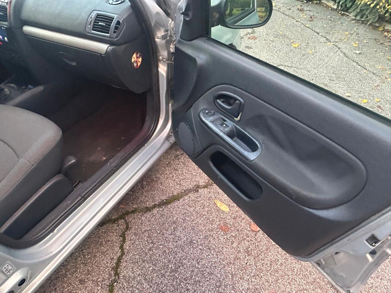 Renault Clio 1.2 16V benzina 5 porte