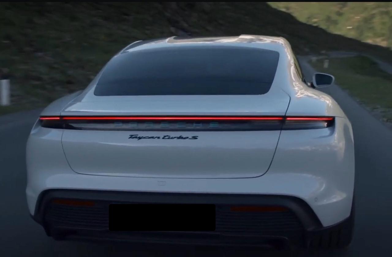 Porsche Taycan Turbo S - 760 CV