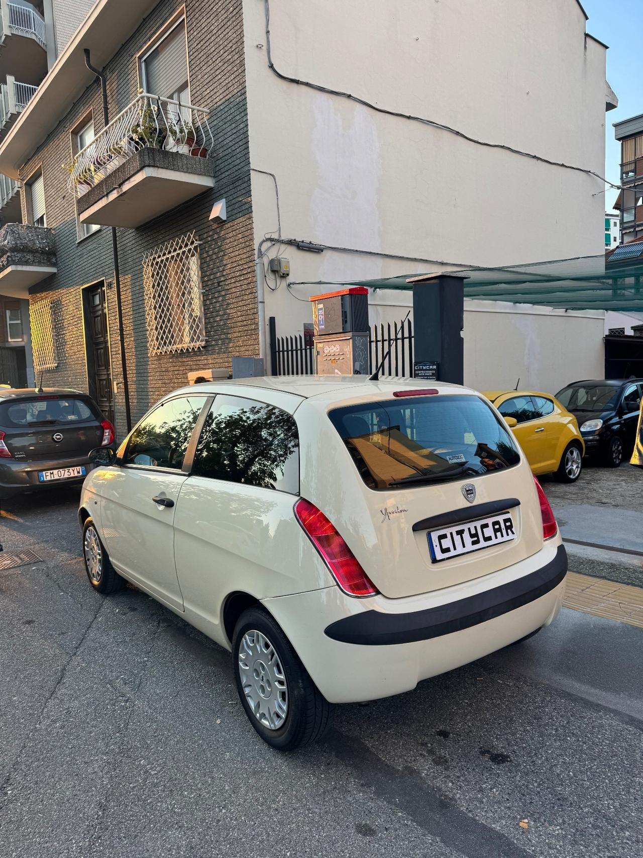 Lancia Ypsilon 1.2 60 cv Argento