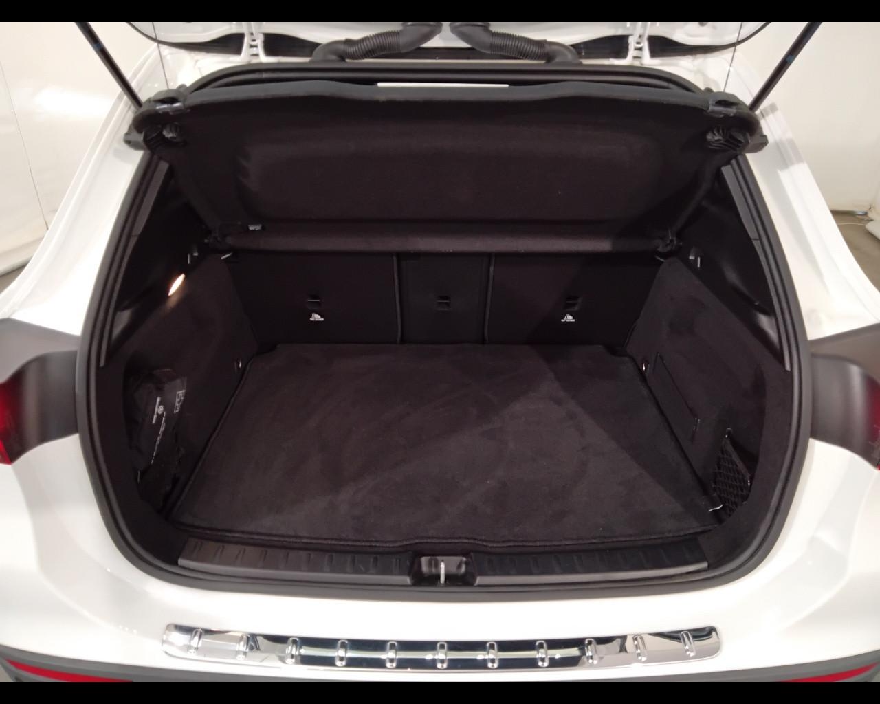 Mercedes-Benz GLA-H247 2020 - GLA 180 d Sport auto