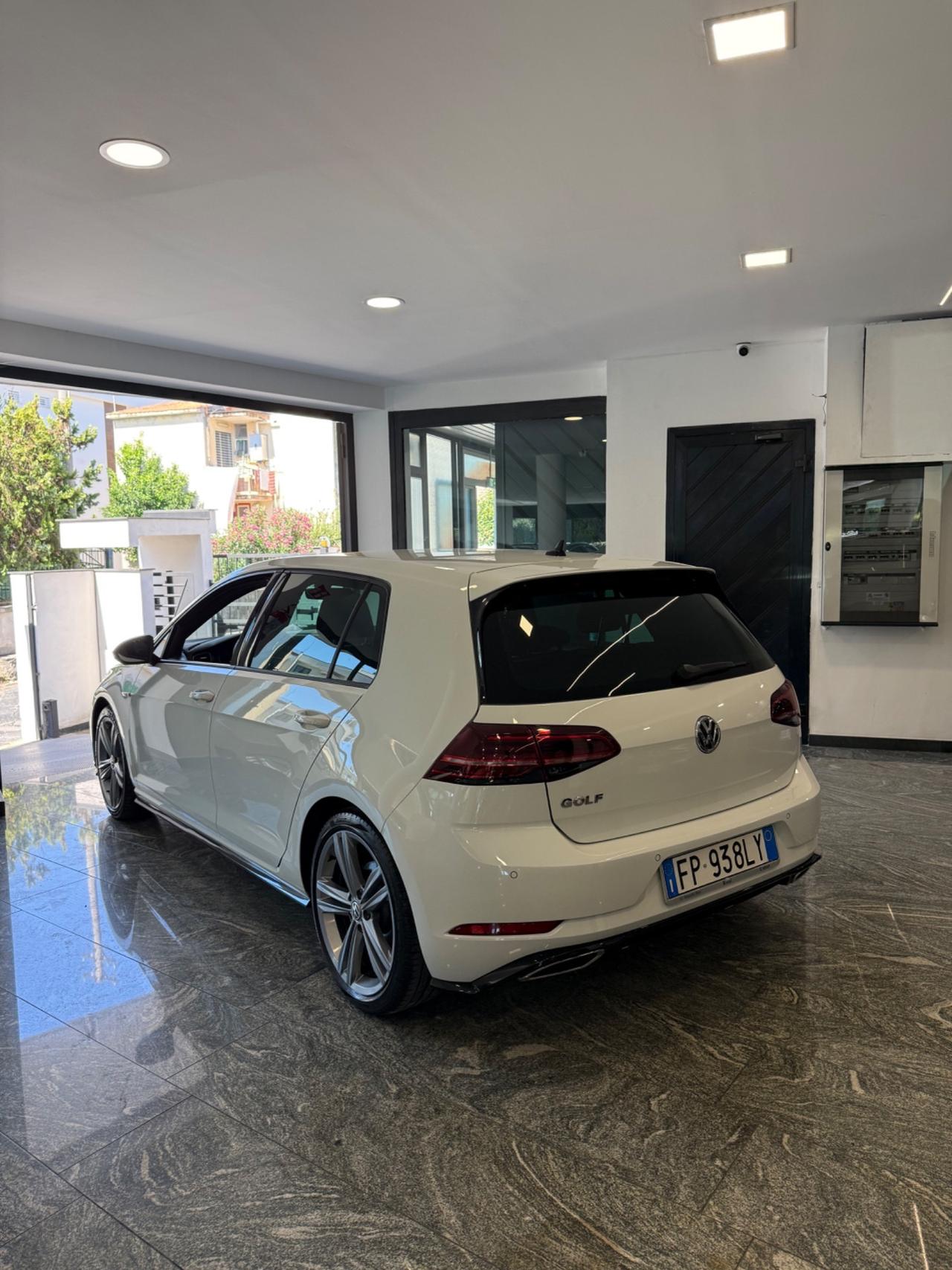 Volkswagen Golf 2.0 TDI DSG 5p R-LINE Highline BlueMotion Technology