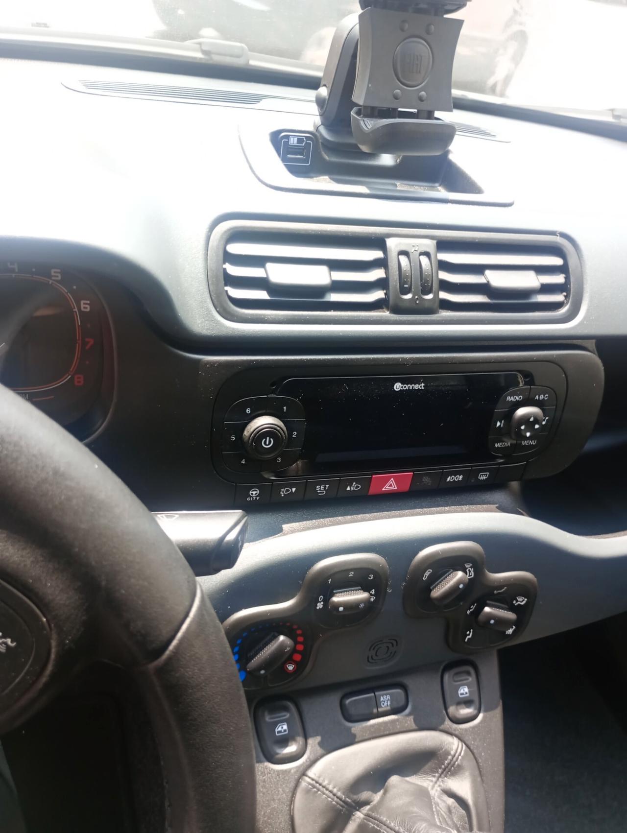 Fiat Panda 1.2 Lounge uconnect,pari al nuovo.