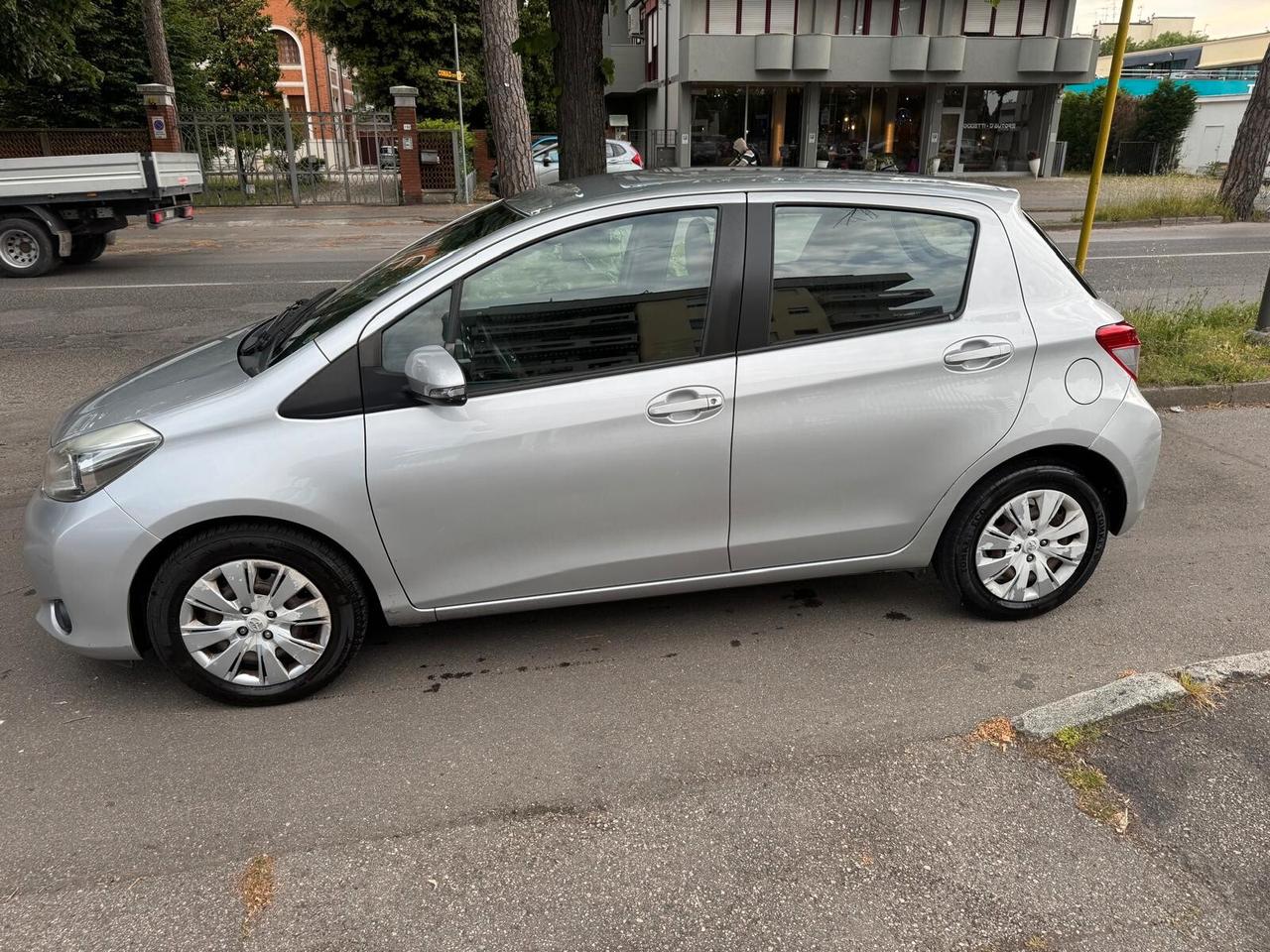 Toyota Yaris 1.0 5 porte NEOPATEN GARANZIA 12 MESI