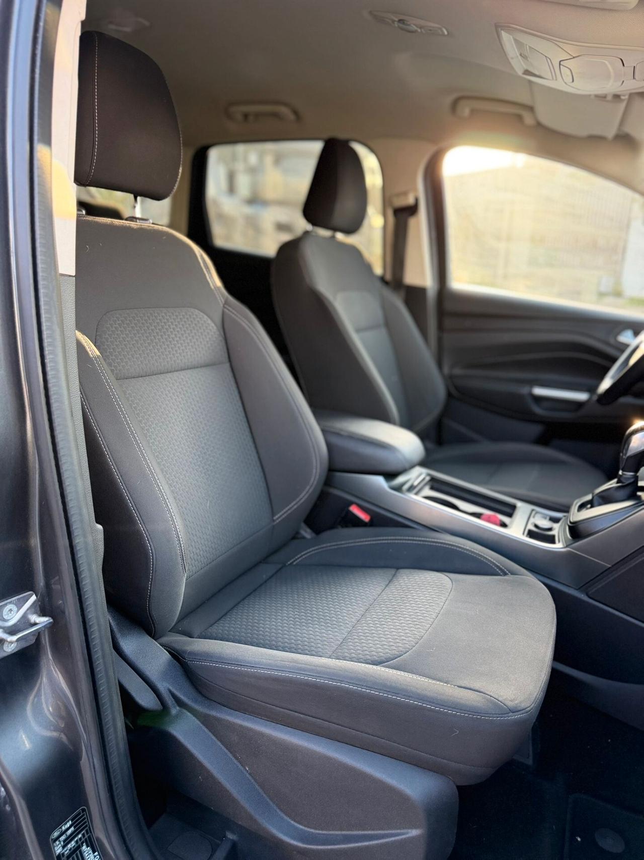 Ford Kuga 1.5 TDCI 120 CV S&S 2WD Powershift Titanium Business