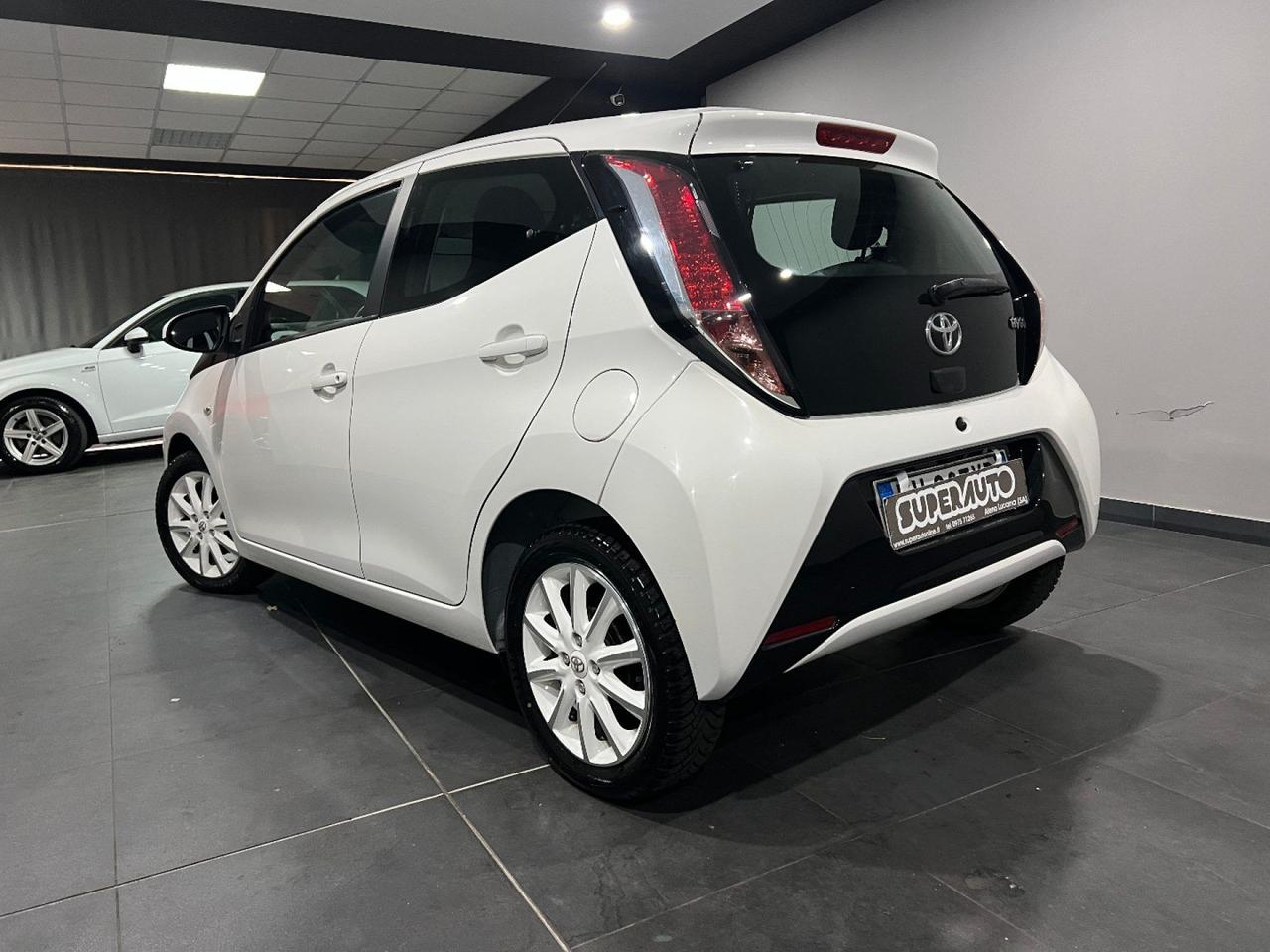 Toyota Aygo 1.0 VVT-i 69 CV 5 porte x-play MY