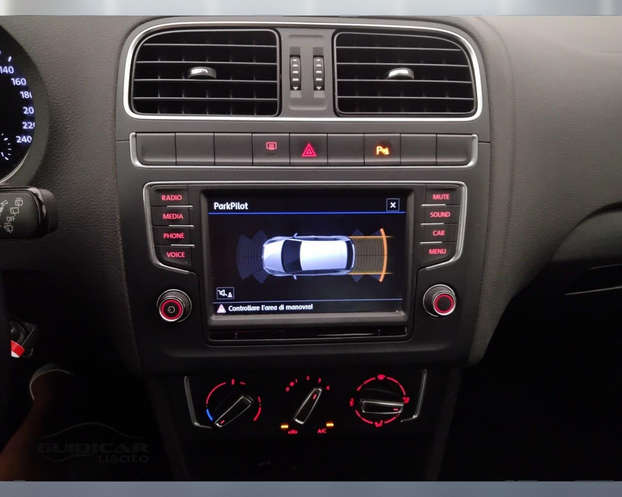 VOLKSWAGEN Polo V 2014 - Polo 5p 1.0 mpi Comfortline 75cv