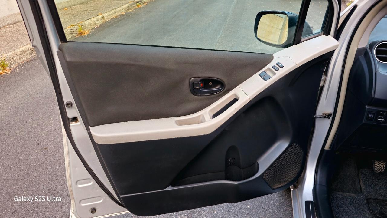 Toyota yaris ok neopatentati garantita 12 mesi