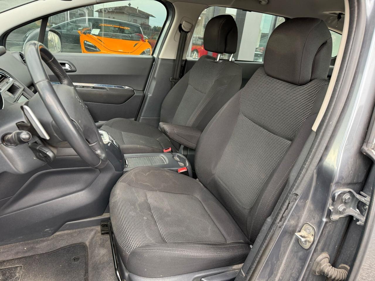 Peugeot 5008 1.6 HDi 112CV cambio robotizzato Tecno