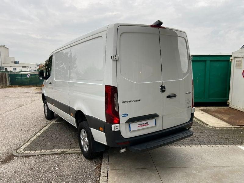 Mercedes-Benz Sprinter 319 2.0 cdi F 37/35 rwd H2 9G-tronic