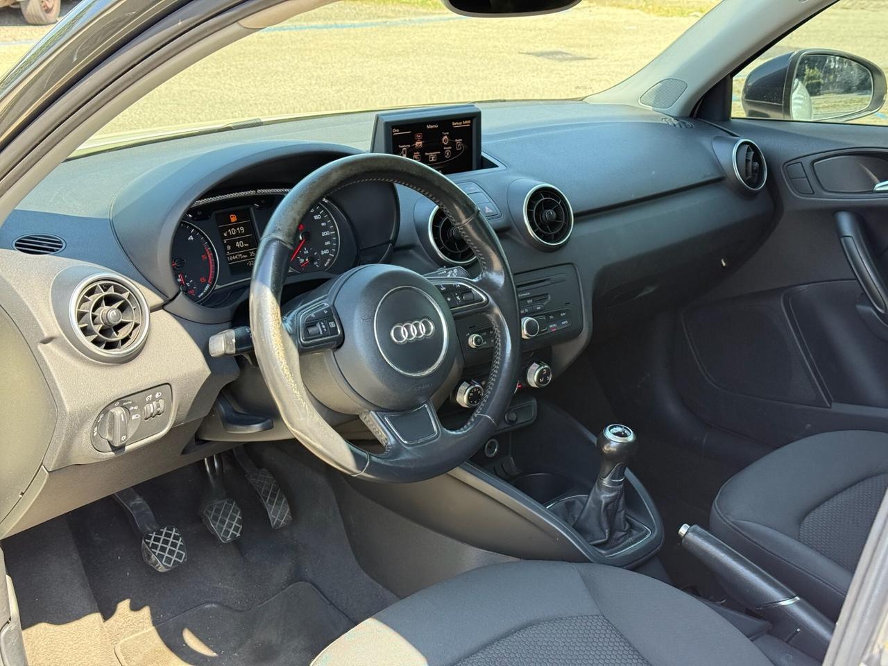 AUDI A1 2013 1.6 TDI 90cv Admired