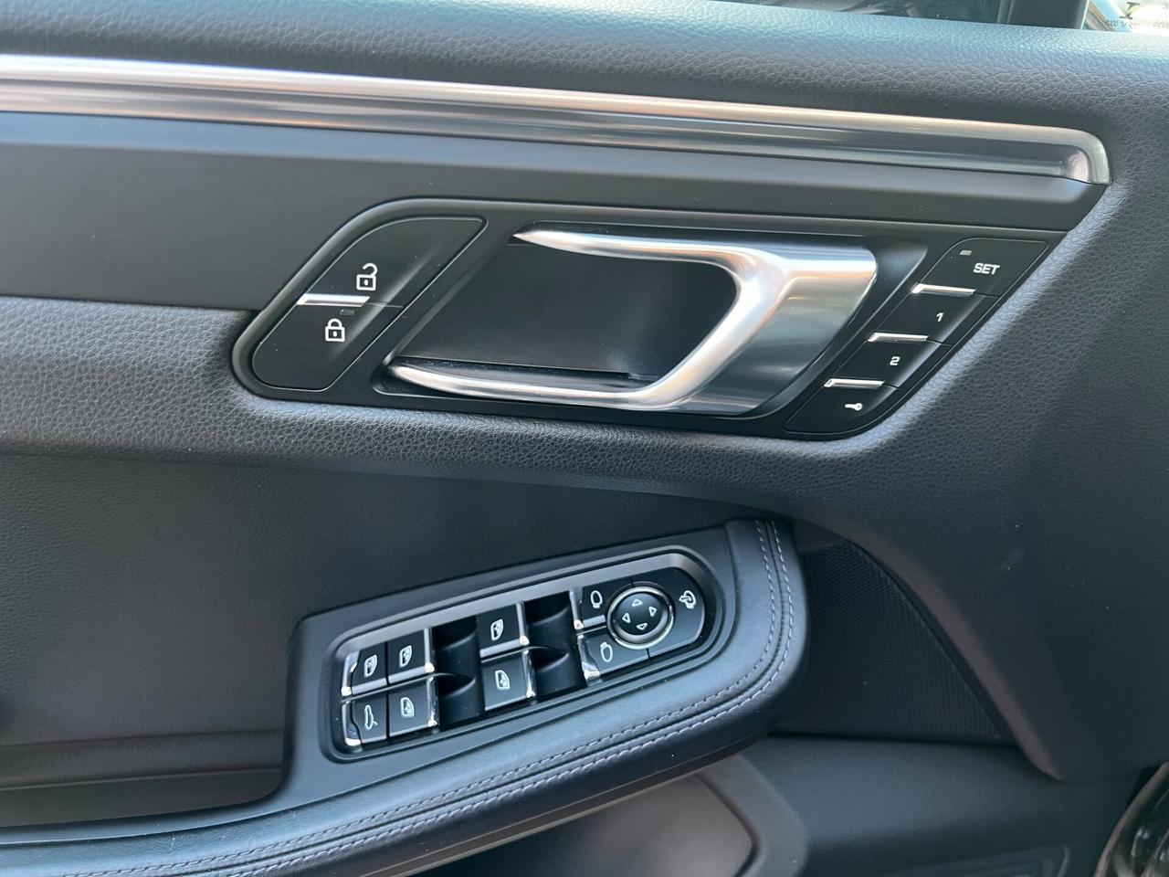 Porsche Macan 2.0 265- TOTAL BLACK-TETTO-2022