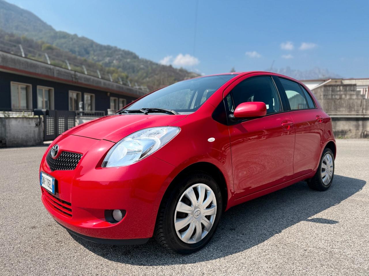 Toyota Yaris 1.3 5 porte Sol 86cv SOLO 17.400 KM