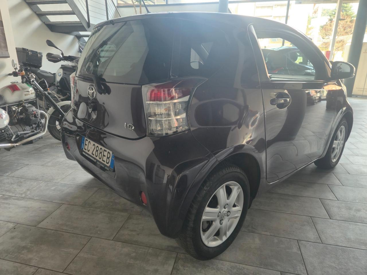 Toyota iQ 1.0