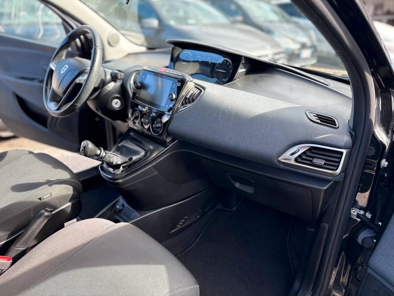 Lancia Ypsilon 1.0 FireFly 5 porte S&S Hybrid Gold