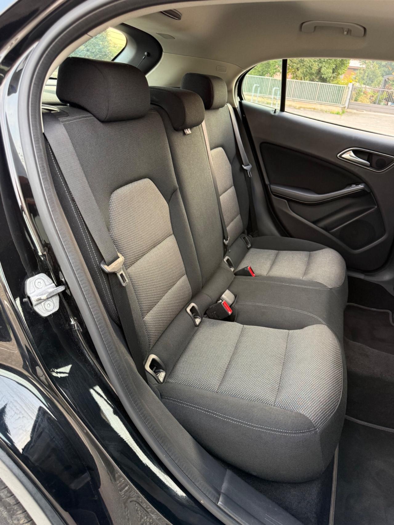 Mercedes-benz GLA 200d Automatic 4Matic Premium*Led*Full