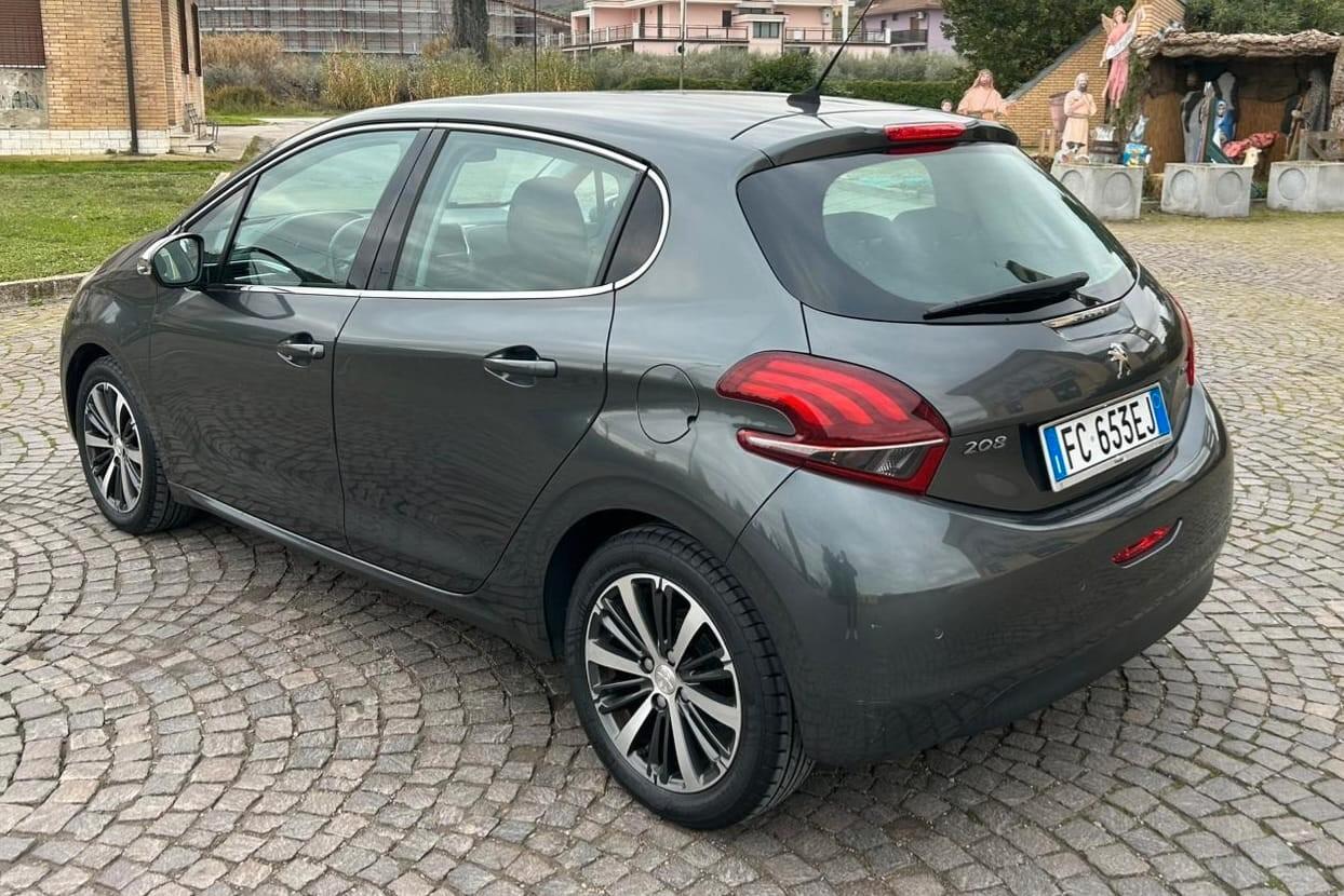 Peugeot 208 PureTech 82 5 porte Allure
