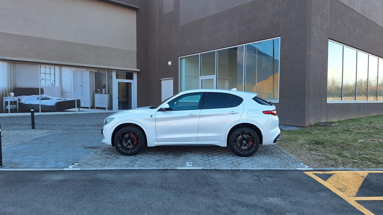 Alfa Romeo Stelvio Quadrifoglio IVA ESPOSTA tagliandi certificati