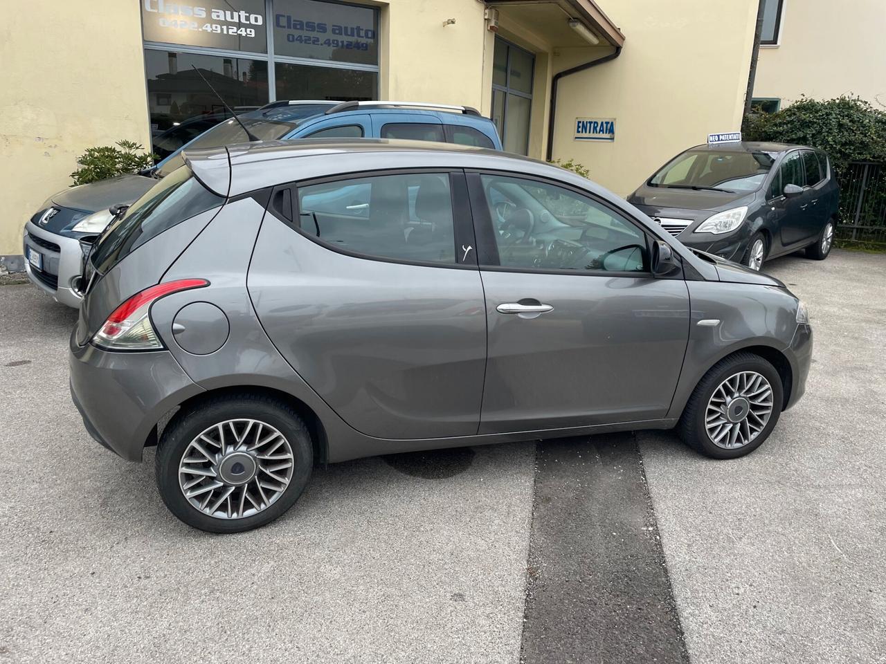 Lancia Ypsilon 1.2 69 CV 5 porte Silver