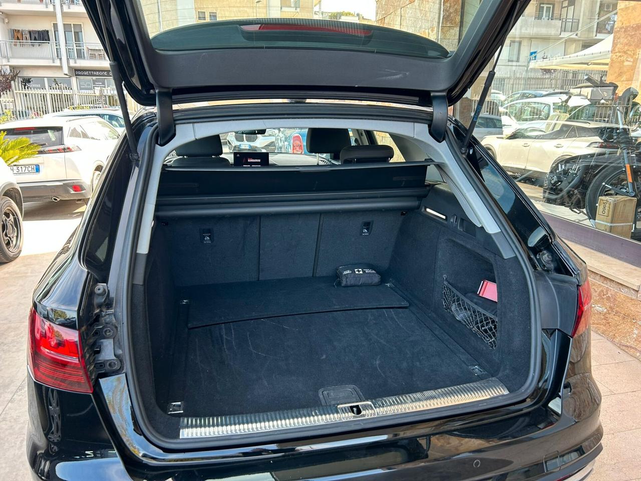 Audi A4 Avant 30 2.0 tdi mhev Business 136cv s-tronic