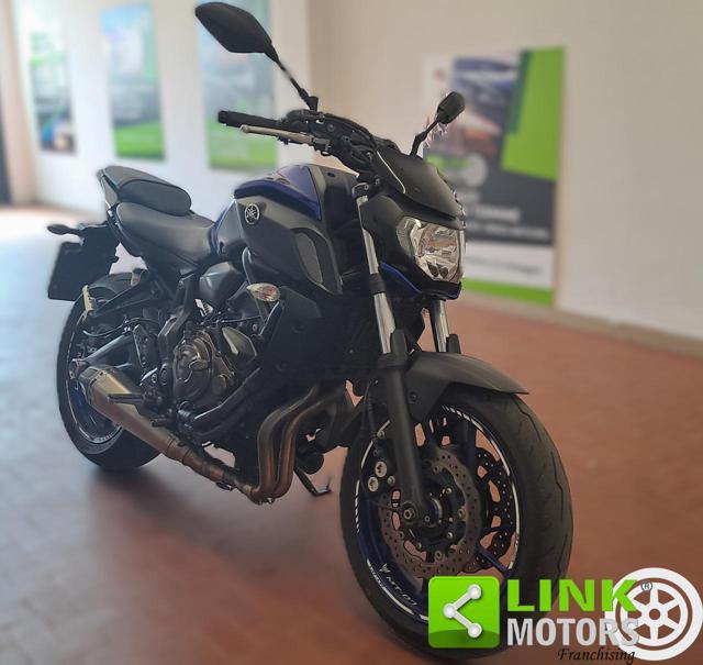 YAMAHA MT-07 .
