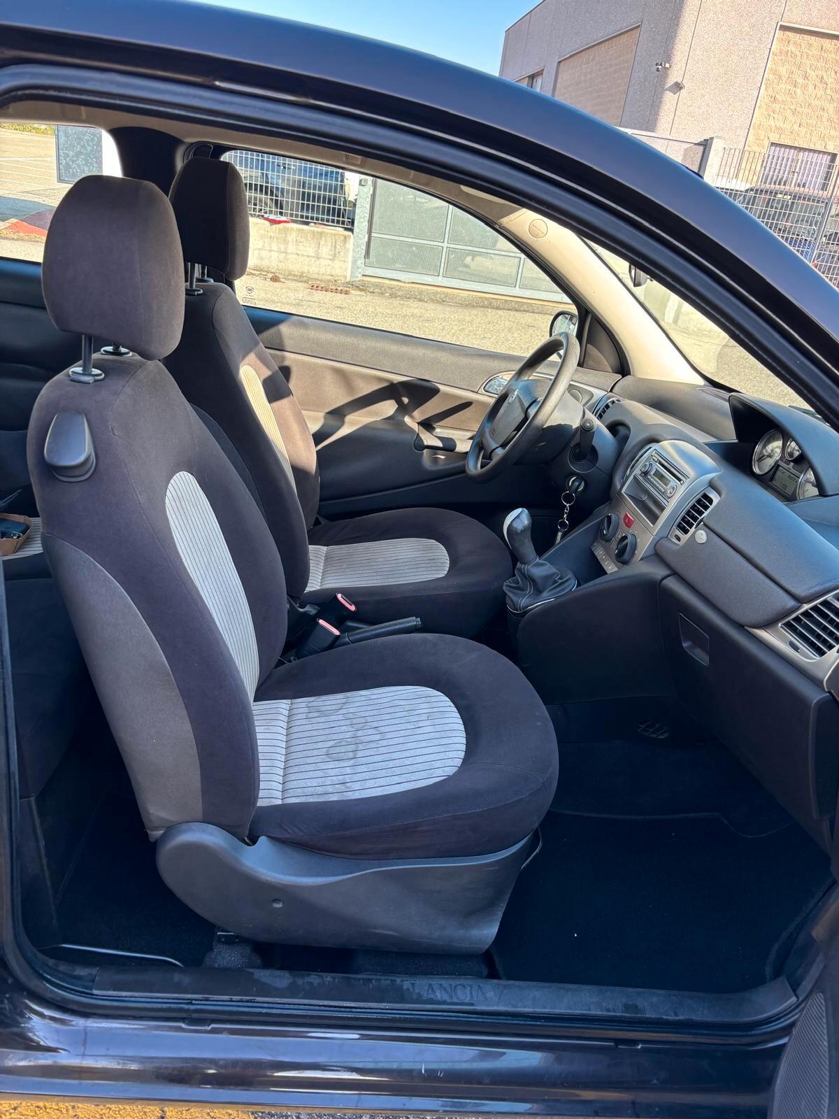Lancia Ypsilon 1.3 MJT 75 CV Argento