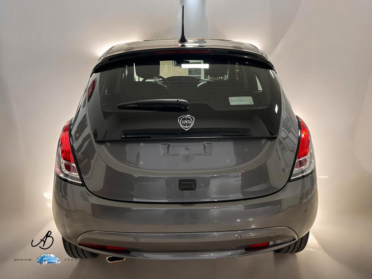 Lancia Ypsilon 1.0 FireFly 5 porte S&S Hybrid Platino