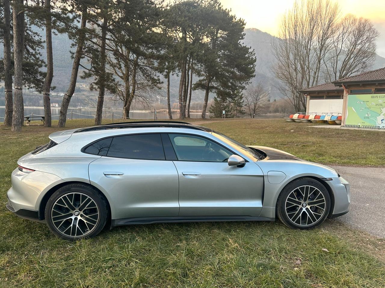 Porsche Taycan 4 Cross Turismo