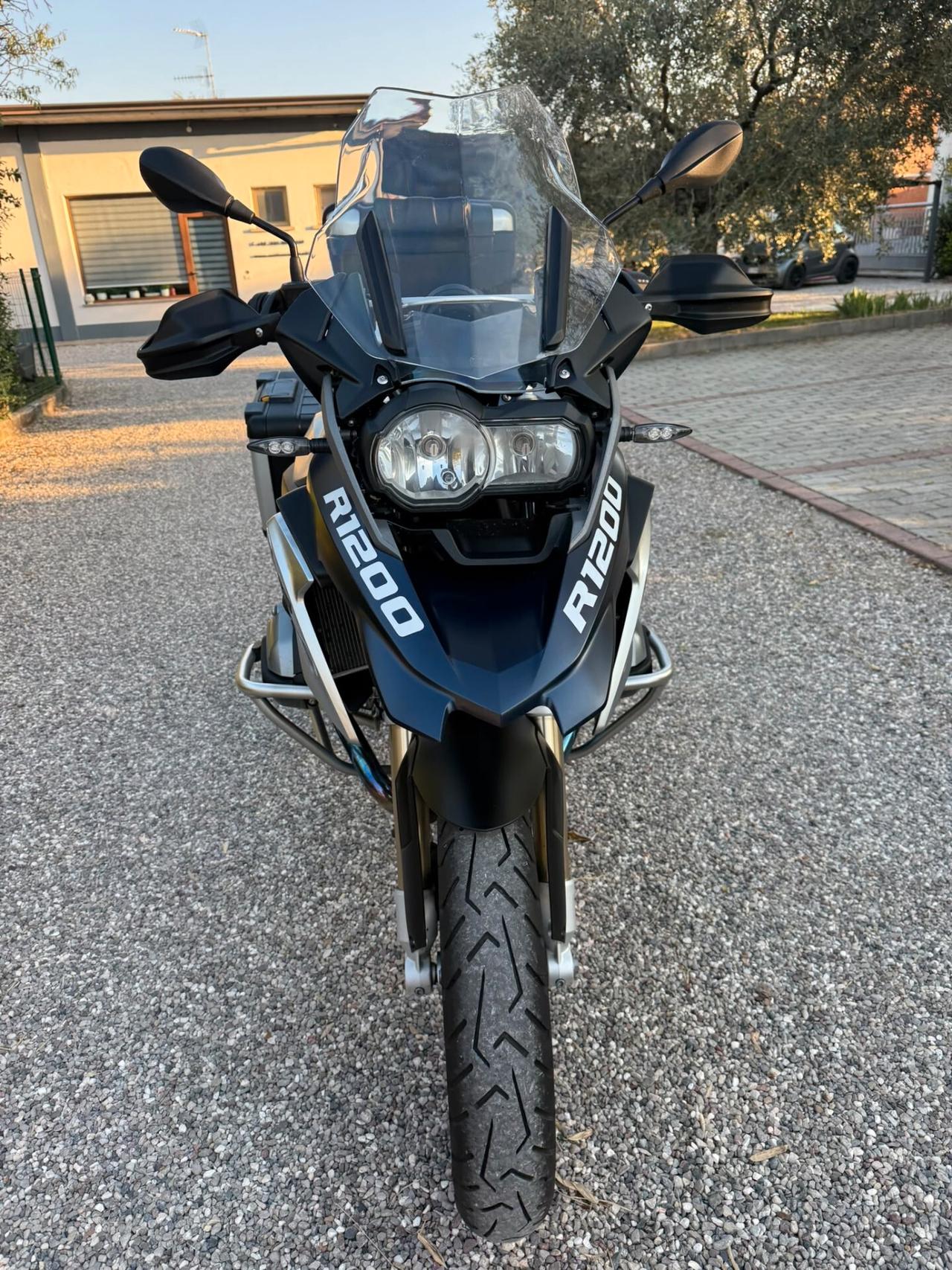 BMW R 1200 GS – 2015 – SOLO 6.982 KM – PARI AL NUOVO