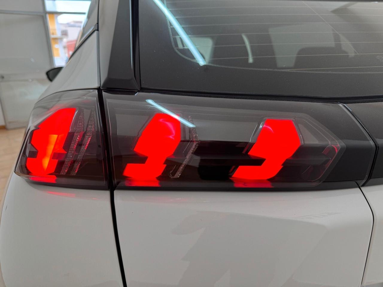 Peugeot 2008 BlueHDi 100 S&S Allure Navi Pack