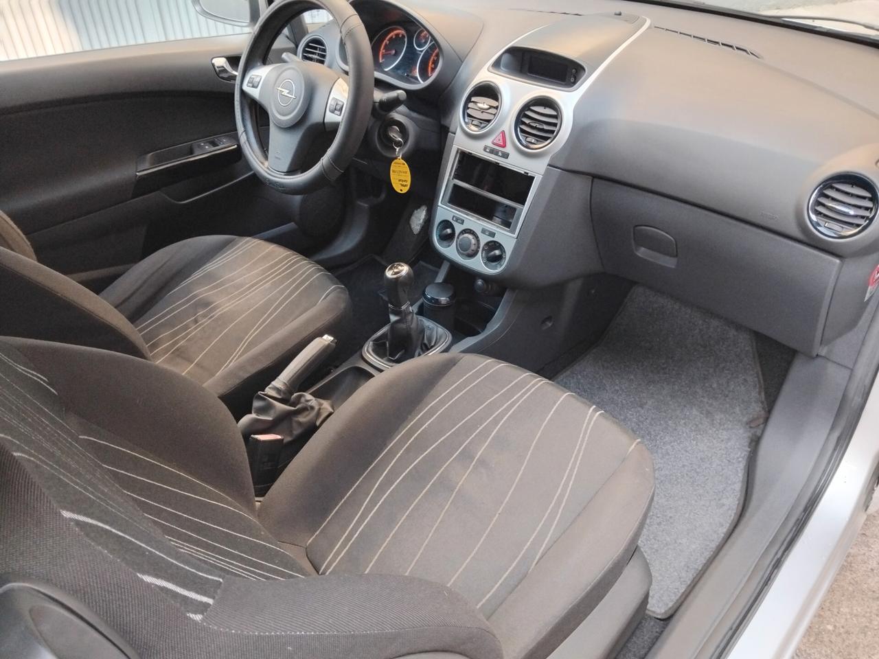 Opel Corsa 1.2 benzina