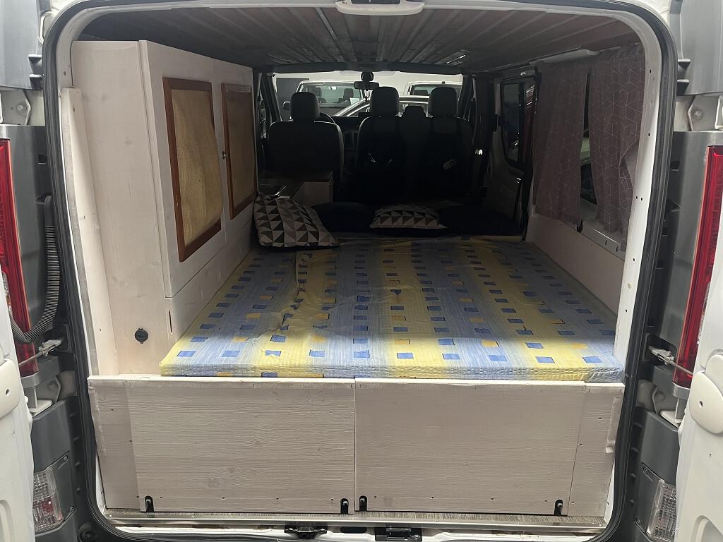 Opel Vivaro 2.5 CDTI Camping Letto Cucina Gancio