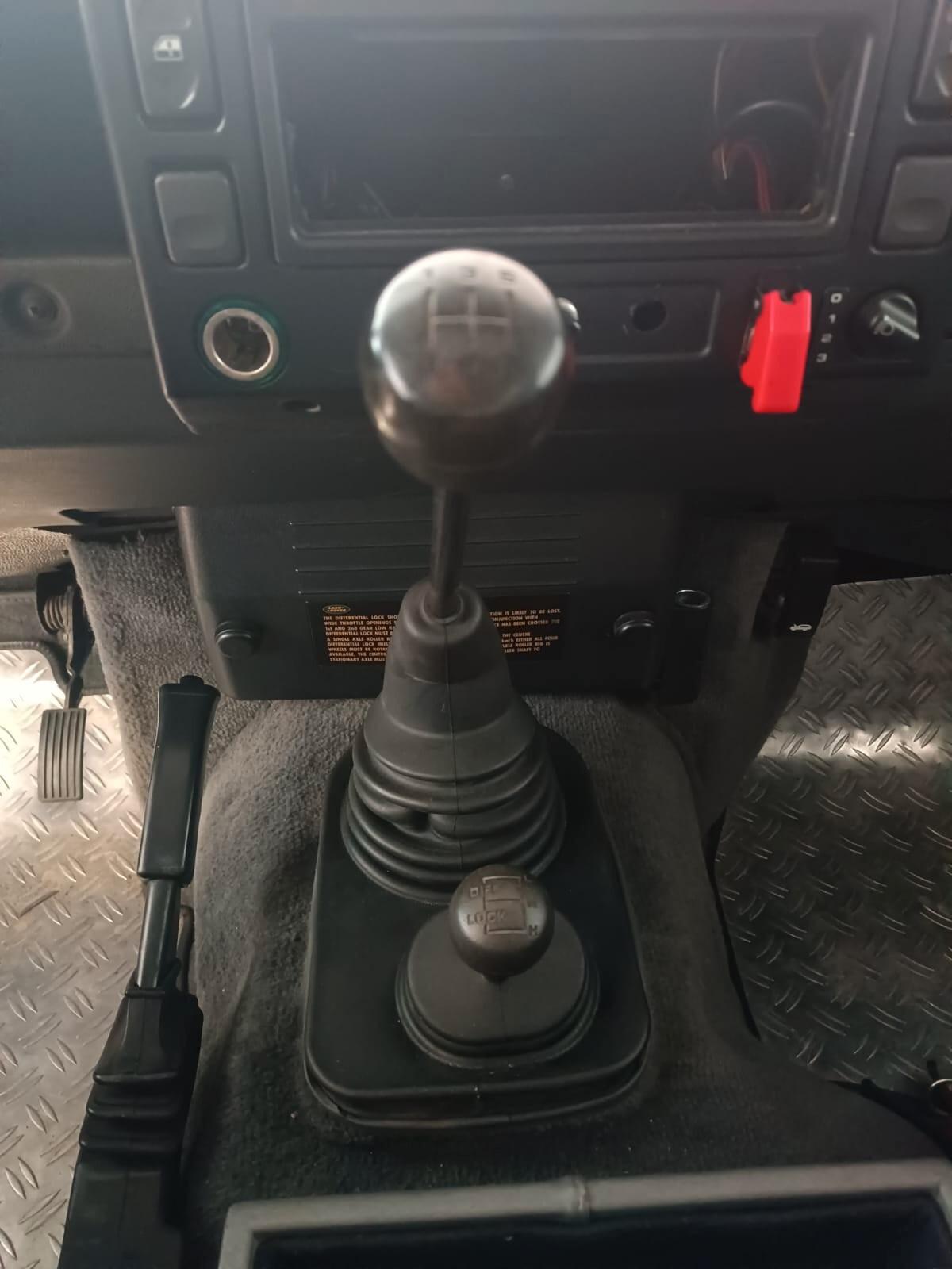 Land Rover Defender 110 2.5 Td5 9 POSTI