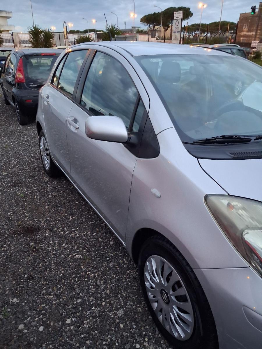 TOYOTA - Yaris - 1.0 5p. Sol