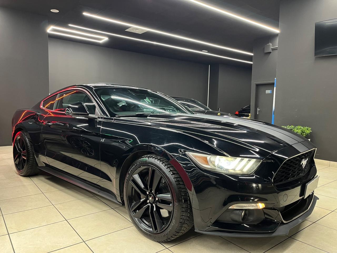 Ford Mustang Fastback 2.3 EcoBoost aut. total black