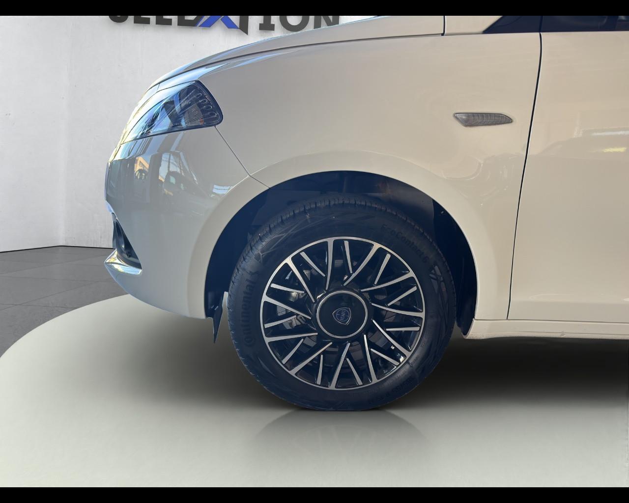 LANCIA Ypsilon 3ª serie - Ypsilon 1.0 FireFly 5 porte S&S Hybrid Platino
